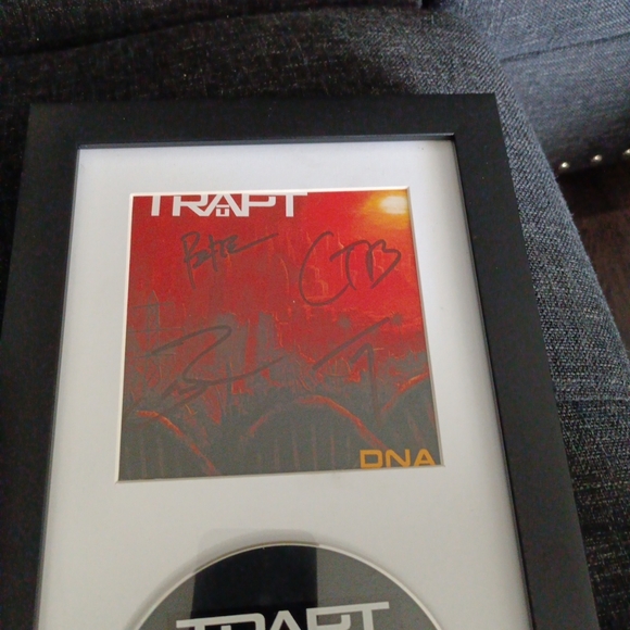 Trapt DNA signed framed CD - Picture 2 of 5
